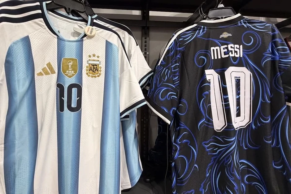 Adidas bỏ xa các đối thủ trong cuộc đua bán áo đấu World Cup 2026 - Báo TinVina