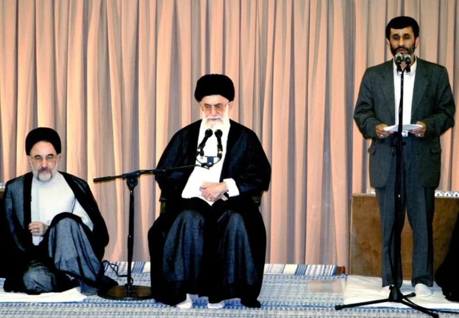 Ali Khamenei và gần 4 thập kỷ cầm quyền cứng rắn, thù địch với Mỹ và Israel Ali Khamenei và gần 4 thập kỷ cầm quyền cứng rắn, thù địch với Mỹ và Israel