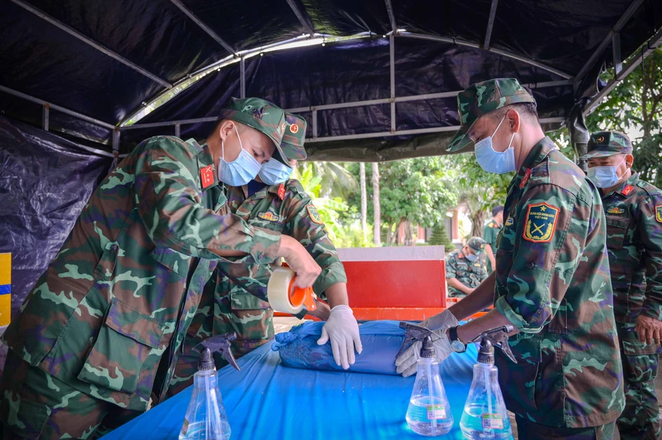 An Giang tăng cường lực lượng, chạy đua lấy mẫu ADN hài cốt liệt sĩ trước mùa mưa An Giang tăng cường lực lượng, chạy đua lấy mẫu ADN hài cốt liệt sĩ trước mùa mưa