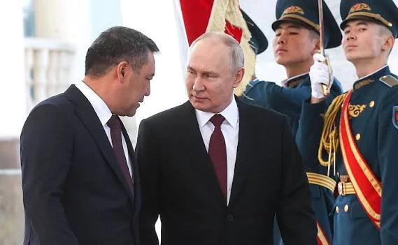 Anh can thiệp, đồng minh Nga "một chân giẫm 2 bàn cờ": Kremlin đứng trước phép thử sau 3 lần phát cảnh báo Anh can thiệp, đồng minh Nga "một chân giẫm 2 bàn cờ": Kremlin đứng trước phép thử sau 3 lần phát cảnh báo