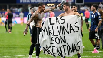 Anh kêu gọi FIFA điều tra tuyển Argentina về biểu ngữ Falkland - Báo TinVina