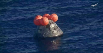 Artemis II hạ cánh thành công ngoài khơi California