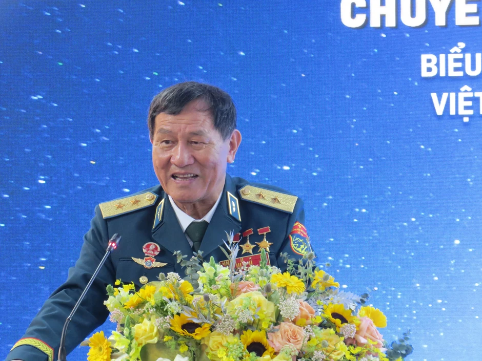Ba phi hành gia Nga gửi thông điệp tới Việt Nam từ ngoài không gian Ba phi hành gia Nga gửi thông điệp tới Việt Nam từ ngoài không gian