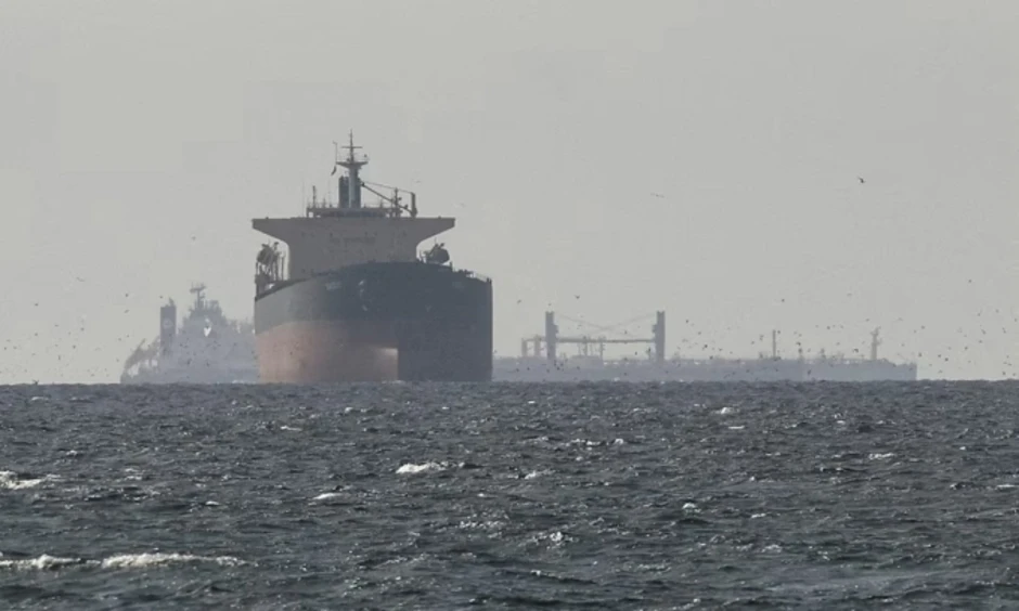 Ba tàu dầu Pakistan băng qua Eo biển Hormuz an toàn Ba tàu dầu Pakistan băng qua Eo biển Hormuz an toàn