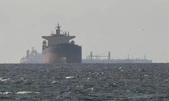Ba tàu dầu Pakistan băng qua Eo biển Hormuz an toàn