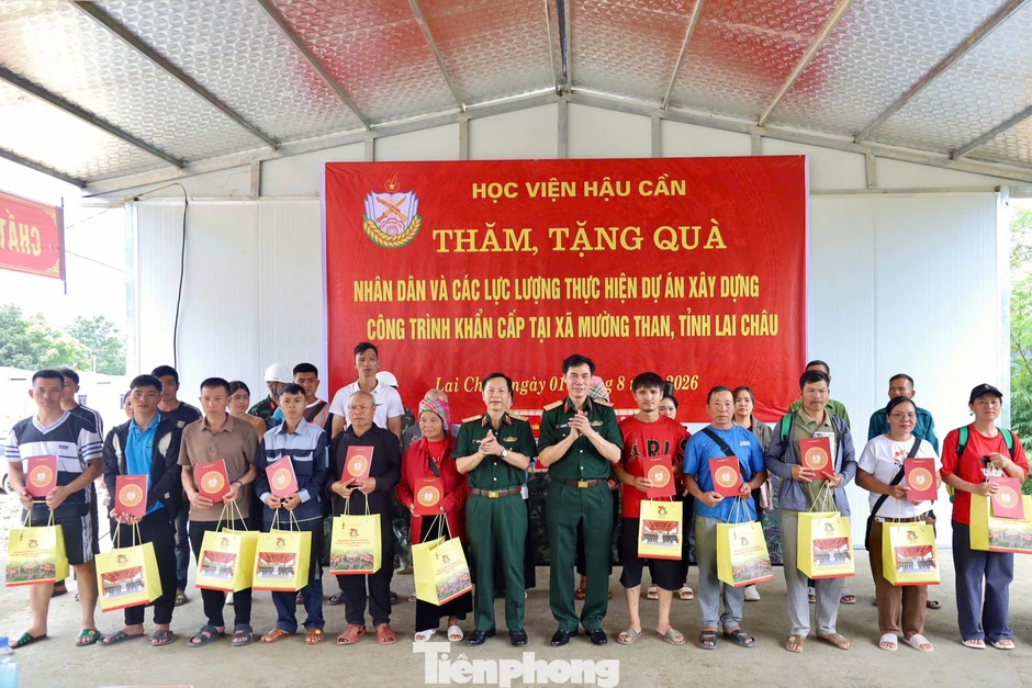 Bàn giao những mái ấm đầu tiên cho đồng bào vùng lũ Lai Châu Bàn giao những mái ấm đầu tiên cho đồng bào vùng lũ Lai Châu