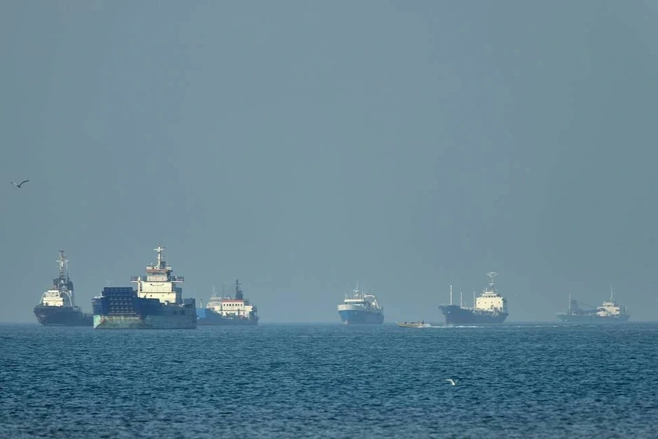 Báo Anh: Iran - Oman thảo luận mức phí với tàu hàng qua eo biển Hormuz Báo Anh: Iran - Oman thảo luận mức phí với tàu hàng qua eo biển Hormuz