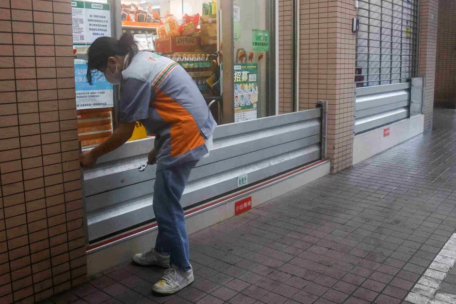 Bão Bavi càn quét, khu vực Đông Á sẵn sàng ứng phó