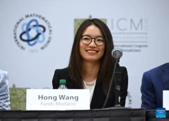 Báo in Trung Quốc hút độc giả trẻ nhờ chiến thắng giải Fields của nhà toán học Vương Hồng
