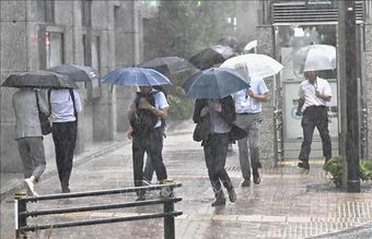 Bão Jangmi tiến gần Tokyo với tốc độ 40 km/h