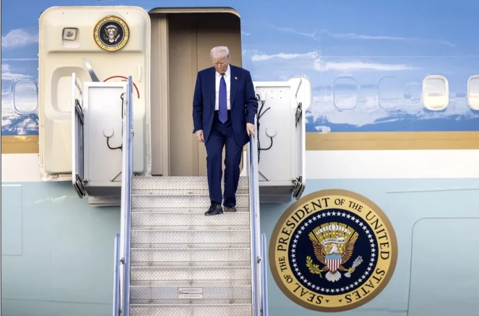 Báo Mỹ tiết lộ việc ông Trump đổi chuyên cơ vì nguy cơ bị ám sát Báo Mỹ tiết lộ việc ông Trump đổi chuyên cơ vì nguy cơ bị ám sát