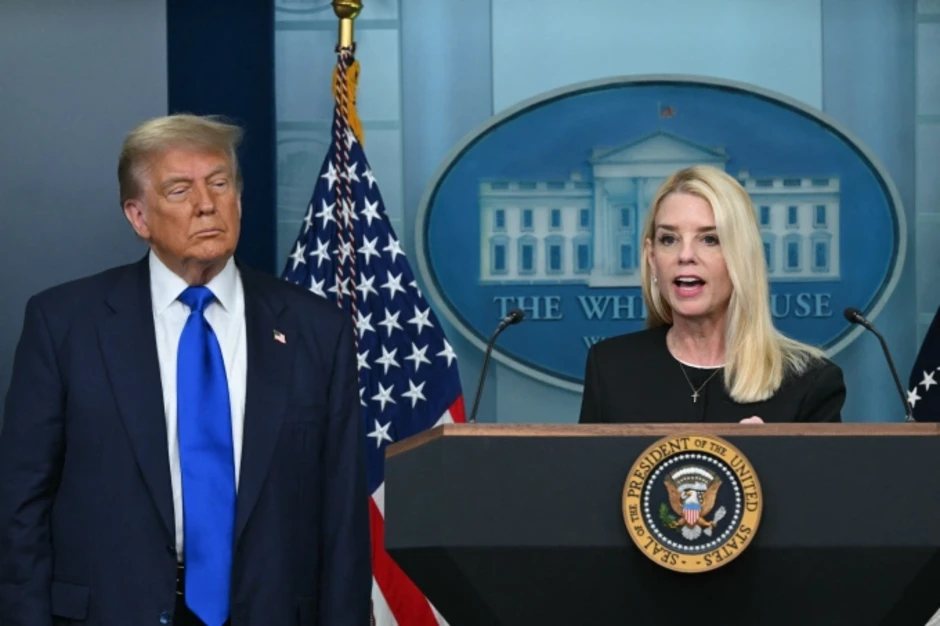 Bất đồng có thể khiến ông Trump sa thải Bộ trưởng Tư pháp Bondi Bất đồng có thể khiến ông Trump sa thải Bộ trưởng Tư pháp Bondi