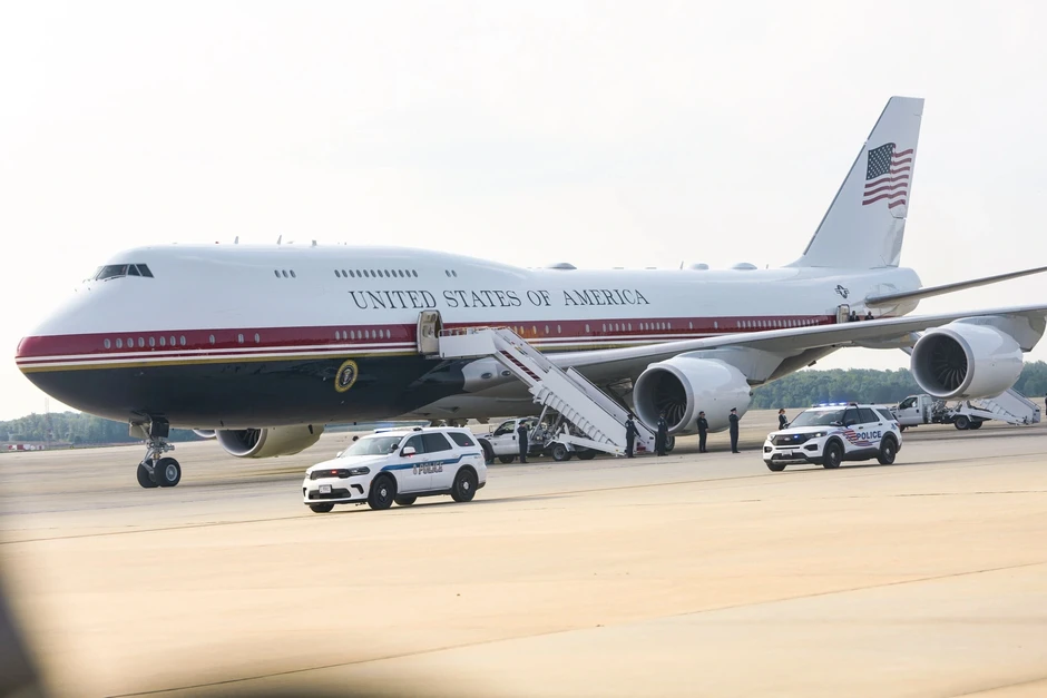 Bên trong chuyên cơ mới được ví như “cung điện bay” của Tổng thống Trump Bên trong chuyên cơ mới được ví như “cung điện bay” của Tổng thống Trump