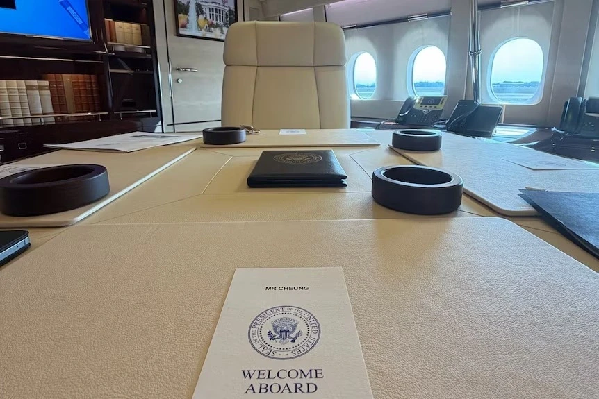Bên trong chuyên cơ mới được ví như “cung điện bay” của Tổng thống Trump Bên trong chuyên cơ mới được ví như “cung điện bay” của Tổng thống Trump