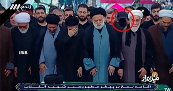 Bí ẩn người đàn ông trùm kín mặt trong lễ tang cố Lãnh tụ Iran