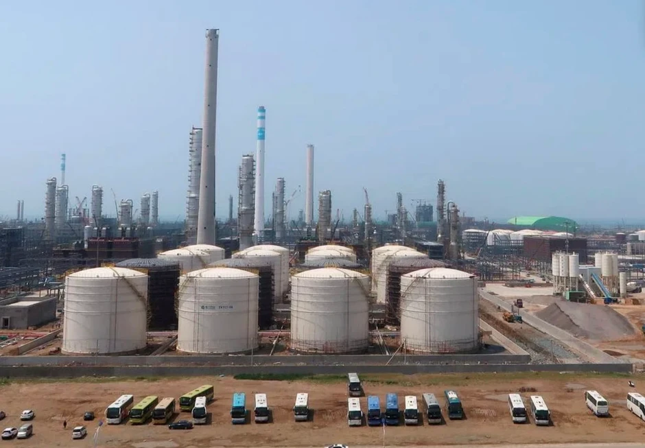 Bị Mỹ trừng phạt vì mua dầu Iran, gia tộc đứng sau tập đoàn lọc dầu Trung Quốc mất trắng 36 nghìn tỷ Bị Mỹ trừng phạt vì mua dầu Iran, gia tộc đứng sau tập đoàn lọc dầu Trung Quốc mất trắng 36 nghìn tỷ