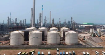 Bị Mỹ trừng phạt vì mua dầu Iran, gia tộc đứng sau tập đoàn lọc dầu Trung Quốc mất trắng 36 nghìn tỷ