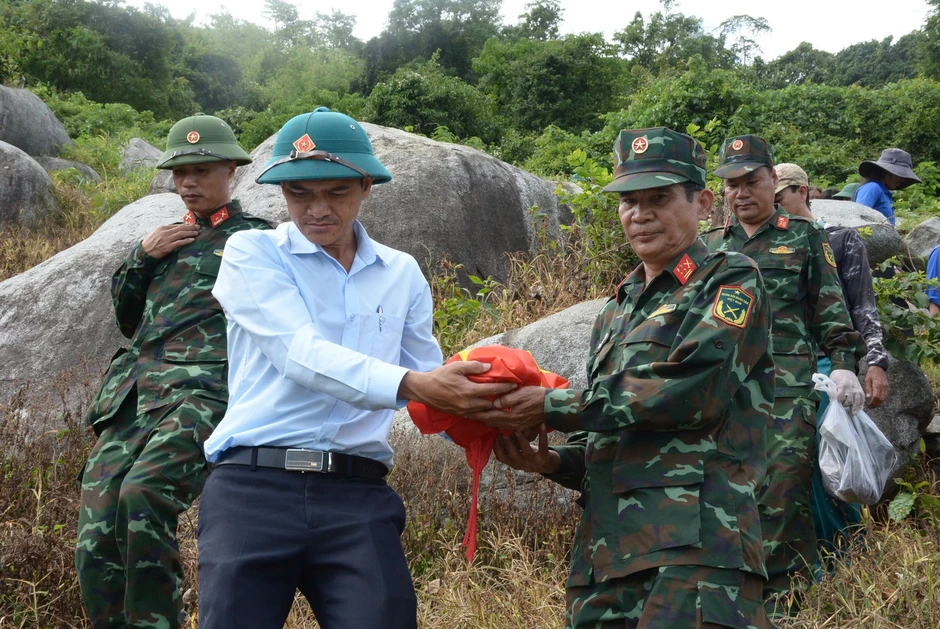 Bí mật trong hang đá sau 20 năm dẫn lối tìm thấy hài cốt liệt sĩ Bí mật trong hang đá sau 20 năm dẫn lối tìm thấy hài cốt liệt sĩ