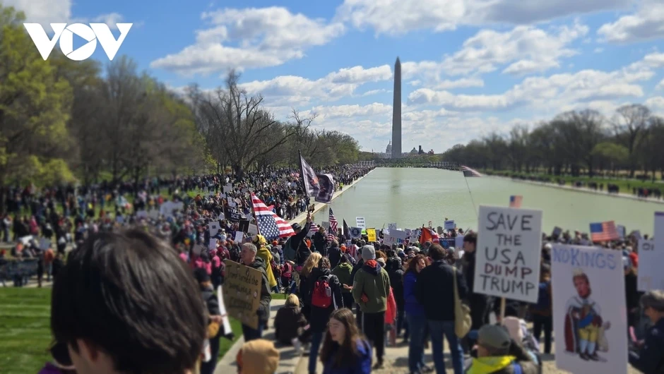 Biểu tình “No King” diễn ra trên toàn nước Mỹ phản đối Tổng thống Trump Biểu tình “No King” diễn ra trên toàn nước Mỹ phản đối Tổng thống Trump
