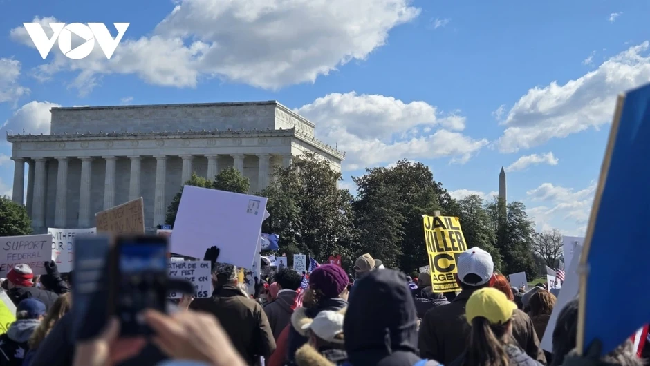 Biểu tình “No King” diễn ra trên toàn nước Mỹ phản đối Tổng thống Trump Biểu tình “No King” diễn ra trên toàn nước Mỹ phản đối Tổng thống Trump