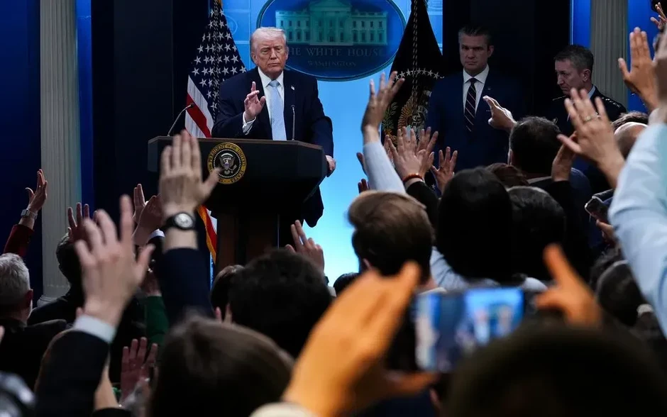 Bộ trưởng Chiến tranh Mỹ Pete Hegseth bị chất vấn gay gắt về cuộc chiến Iran Bộ trưởng Chiến tranh Mỹ Pete Hegseth bị chất vấn gay gắt về cuộc chiến Iran