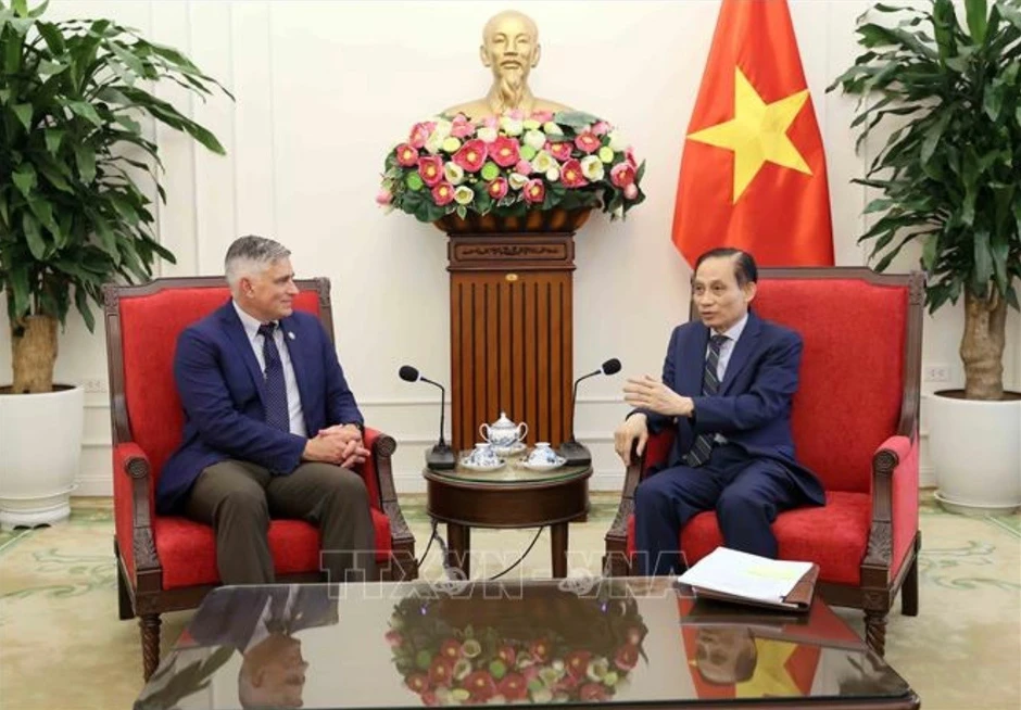 Bộ trưởng Ngoại giao Lê Hoài Trung nêu quan điểm với nghị sĩ Mỹ Bộ trưởng Ngoại giao Lê Hoài Trung nêu quan điểm với nghị sĩ Mỹ