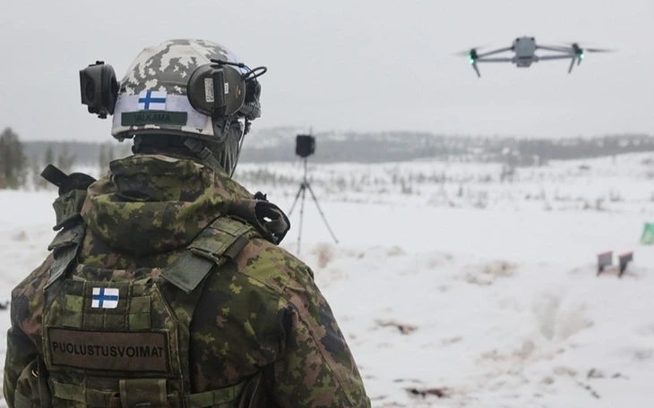 Bộ trưởng Quốc phòng Latvia từ chức vì để lọt drone, Nga - Ukraine tố nhau vi phạm ngừng bắn Bộ trưởng Quốc phòng Latvia từ chức vì để lọt drone, Nga - Ukraine tố nhau vi phạm ngừng bắn