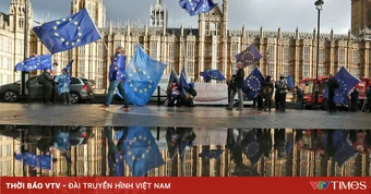 Brexit vẫn gây chia rẽ, phủ bóng lên nền kinh tế Anh