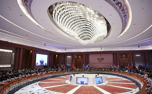 BRICS họp lớn chưa từng có: Thông qua 140 hạng mục, “nước cờ” với USD được hé lộ BRICS họp lớn chưa từng có: Thông qua 140 hạng mục, “nước cờ” với USD được hé lộ