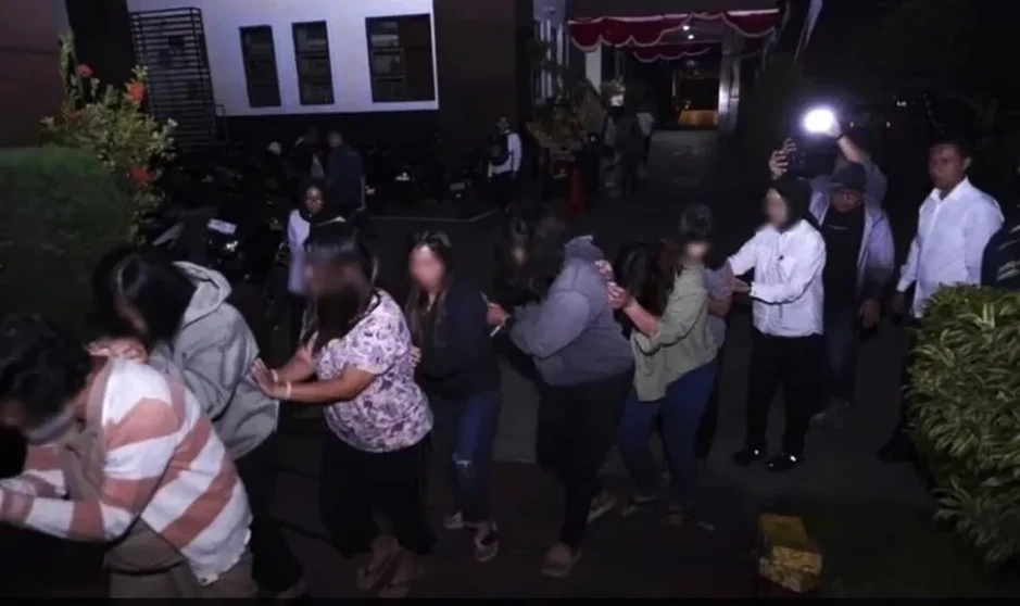 Buôn bán trẻ sơ sinh ở Indonesia: Nhiều giao dịch thực hiện công khai trên mạng xã hội Buôn bán trẻ sơ sinh ở Indonesia: Nhiều giao dịch thực hiện công khai trên mạng xã hội