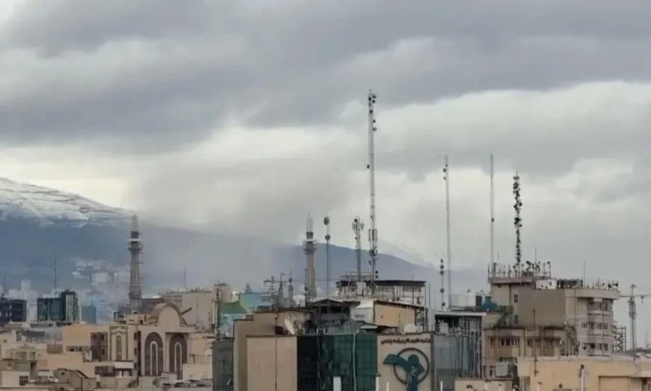 Các bên đẩy mạnh tấn công, Iran và Oman tính chuyện cùng kiểm soát eo Hormuz Các bên đẩy mạnh tấn công, Iran và Oman tính chuyện cùng kiểm soát eo Hormuz