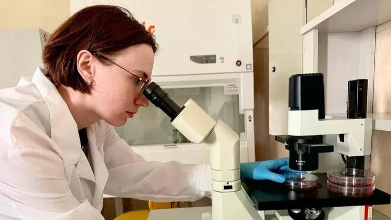 Các nhà khoa học Nga tìm ra cách xác định các tế bào gây ung thư và béo phì Các nhà khoa học Nga tìm ra cách xác định các tế bào gây ung thư và béo phì