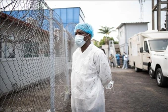 Các quốc gia trên thế giới đang làm gì để ngăn Ebola 'vượt biên'?