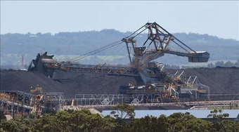 Các tập đoàn khai khoáng Australia giúp Trung Quốc đưa nhân dân tệ ra thế giới