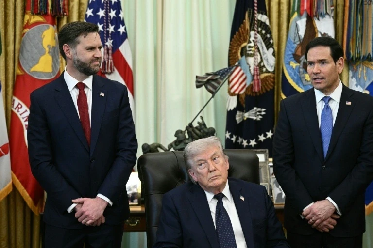 Các ứng viên kế nhiệm ông Trump “ghi điểm” từ phòng họp báo Nhà Trắng Các ứng viên kế nhiệm ông Trump “ghi điểm” từ phòng họp báo Nhà Trắng