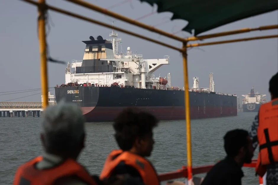 Cách tàu Iran 'phá' vòng phong tỏa của Mỹ ở eo biển Hormuz? Cách tàu Iran 'phá' vòng phong tỏa của Mỹ ở eo biển Hormuz?