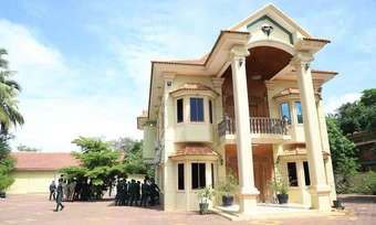 Campuchia bắt ổ lừa đảo trong biệt thự của tướng quân đội