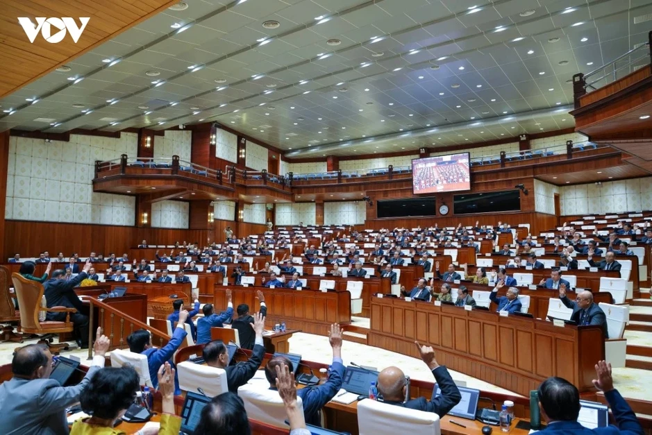 Campuchia sửa đổi luật Giao thông đường bộ trước "vấn nạn" xe quá tải