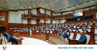 Campuchia sửa đổi luật Giao thông đường bộ trước "vấn nạn" xe quá tải