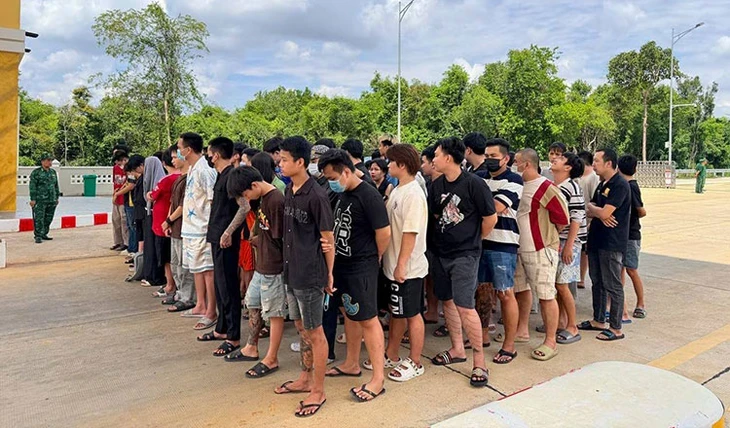 Campuchia trục xuất 457 công dân Trung Quốc và Việt Nam liên quan lừa đảo trực tuyến