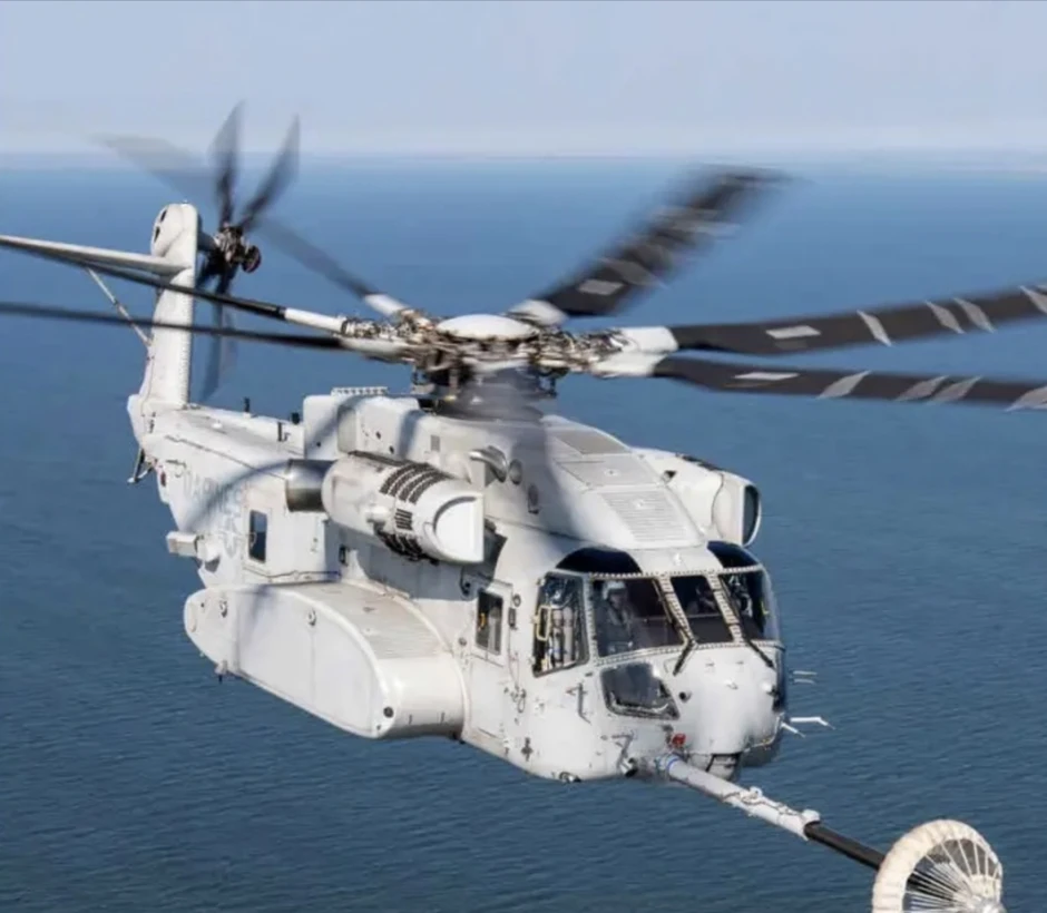 Cận cảnh trực thăng “siêu mã” CH-53E Mỹ tiếp nhiên liệu trên không ở Trung Đông