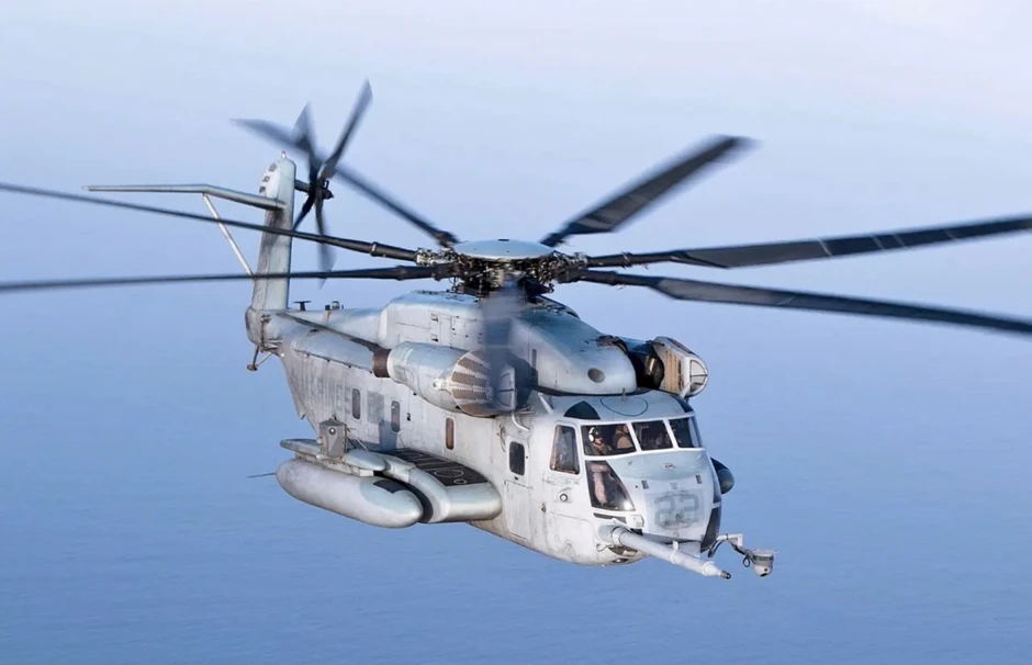 Cận cảnh trực thăng “siêu mã” CH-53E Mỹ tiếp nhiên liệu trên không ở Trung Đông