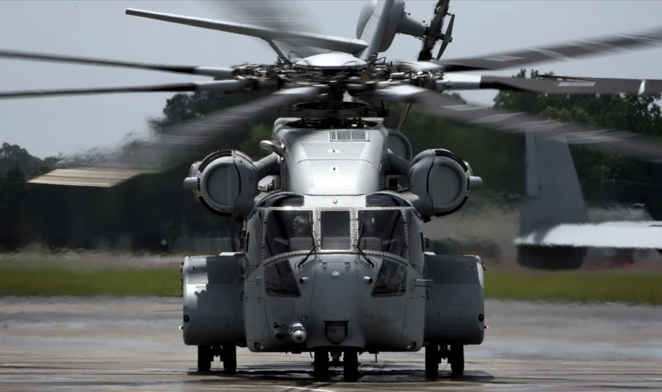 Cận cảnh trực thăng “siêu mã” CH-53E Mỹ tiếp nhiên liệu trên không ở Trung Đông