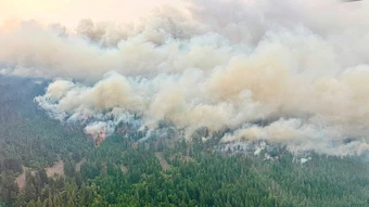 Canada điều máy bay sơ tán người dân giữa cháy rừng