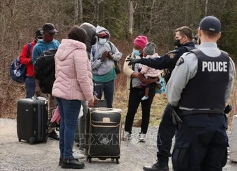 Canada tạm dừng 'Chương trình đoàn tụ gia đình'