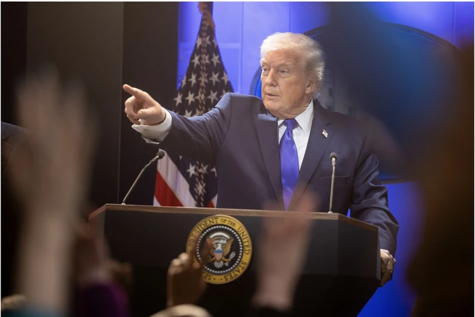 Căng thẳng với truyền thông, ông Trump cấm 3 hãng tin vào Nhà Trắng Căng thẳng với truyền thông, ông Trump cấm 3 hãng tin vào Nhà Trắng
