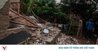 Cảnh báo sóng thần sau động đất mạnh 7,4 độ tại Indonesia