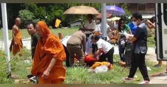 Cậu bé Thái Lan 11 tuổi lái xe đâm vào đoàn hành hương, 8 nhà sư thiệt mạng