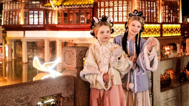 Câu chuyện về 40 va li hành lý ký gửi và chiến lược kích cầu du lịch của Trung Quốc Câu chuyện về 40 va li hành lý ký gửi và chiến lược kích cầu du lịch của Trung Quốc