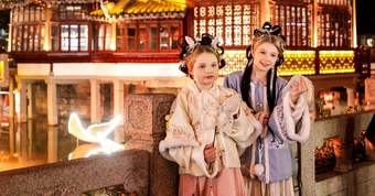 Câu chuyện về 40 va li hành lý ký gửi và chiến lược kích cầu du lịch của Trung Quốc